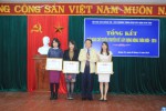 Đồng chí Hà Sỹ Đồng - Phó trưởng BCĐ nông thôn mới tỉnh trao giải cho các tác giả đoạt giải cao của cuộc thi