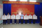 Chủ tịch UBND tỉnh Nguyễn Đức Chính trao bằng công nhận cho các xã đạt chuẩn nông thôn mới năm 2016
