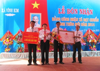 Xã Vĩnh Kim đón nhận bằng công nhận xã đạt chuẩn nông thôn mới