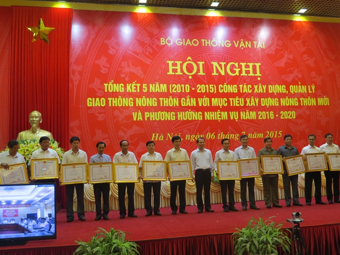 Phó Thủ tướng Vũ Văn Ninh tặng Bằng khen Chính phủ cho các tập thể đạt thành tích xuất sắc
