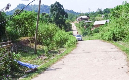 Giao thông nông thôn nhiều bản làng trên địa bàn huyện Đakrông đã được bê tông kiên cố tạo điều kiện thuận lợi cho việc đi lại của người dân
