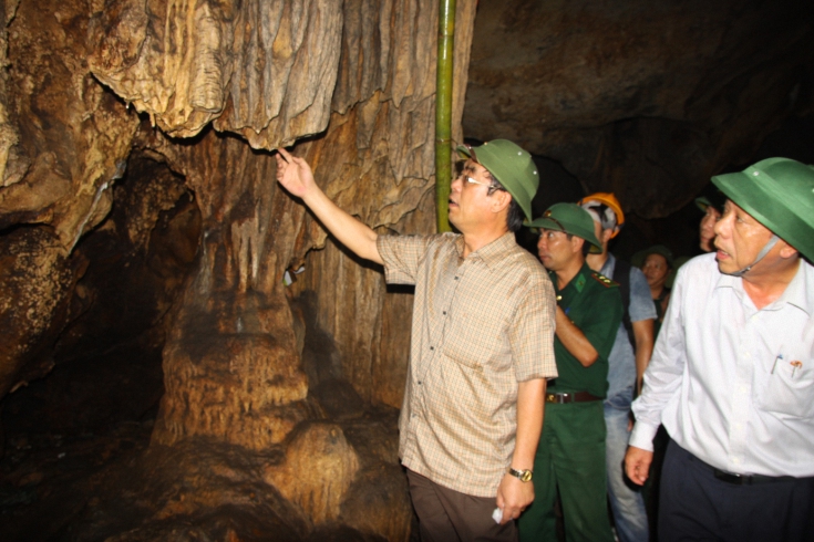 Chủ tịch UBND tỉnh Quảng Trị Nguyễn Đức Chính dẫn đầu đoàn khảo sát hang động Brai, mở ra hướng mới cho du lịch huyện Hướng Hóa