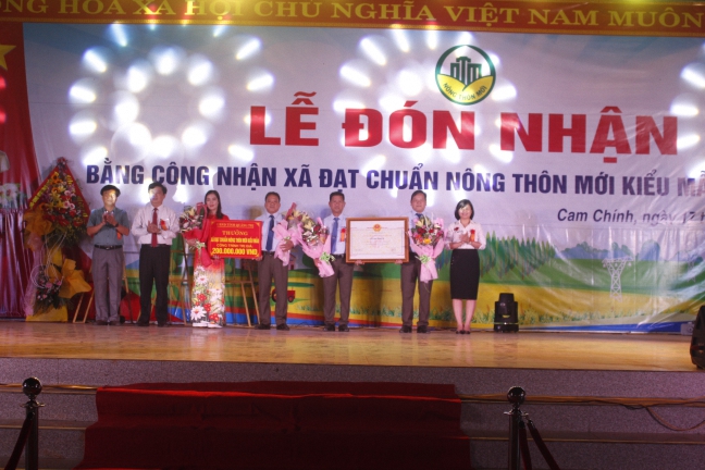Xã Cam Chính đón nhận bằng công nhận đạt chuẩn nông thôn mới kiểu mẫu