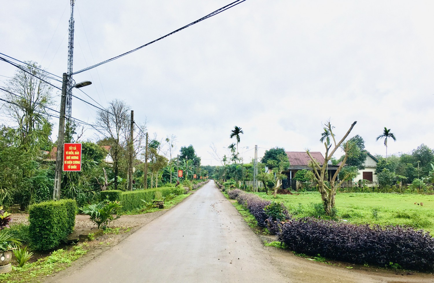 Một tuyến đường kiểu mẫu của thôn Quật Xá, xã Cam Thành