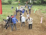 Ở nhiều địa phương trong tỉnh, người dân tích cực tham gia xây dựng nông thôn mới