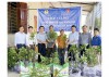 Trung tâm Khuyến nông tỉnh hỗ trợ giống cây trồng xây dựng vườn cây sinh kế tại xã Mò Ó, huyện Đakrông