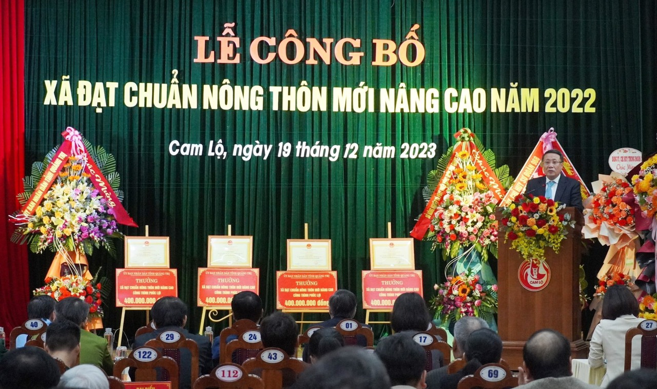 Đồng chí Hà Sỹ Đồng phát biểu tại Lễ Công bố 4 xã đạt chuẩn nông thôn mới nâng cao năm 2022 của huyện Cam Lộ