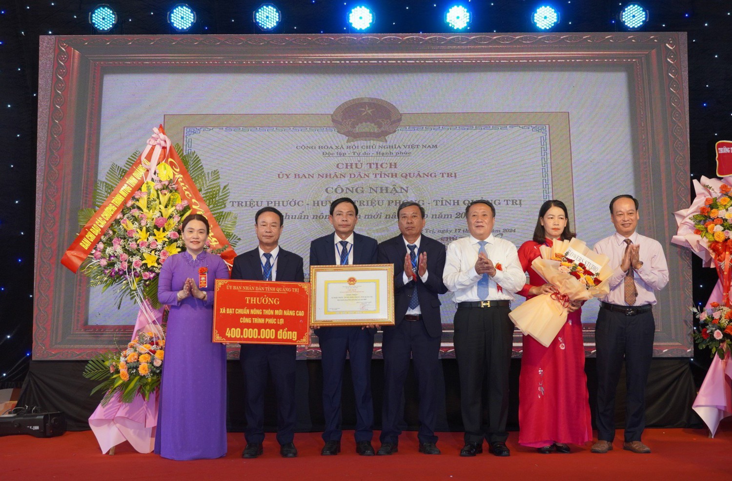 Lãnh đạo tỉnh trao bằng công nhận xã đạt chuẩn NTM nâng cao năm 2023 và công trình phúc lợi trị giá 400 triệu đồng cho xã Triệu Phước