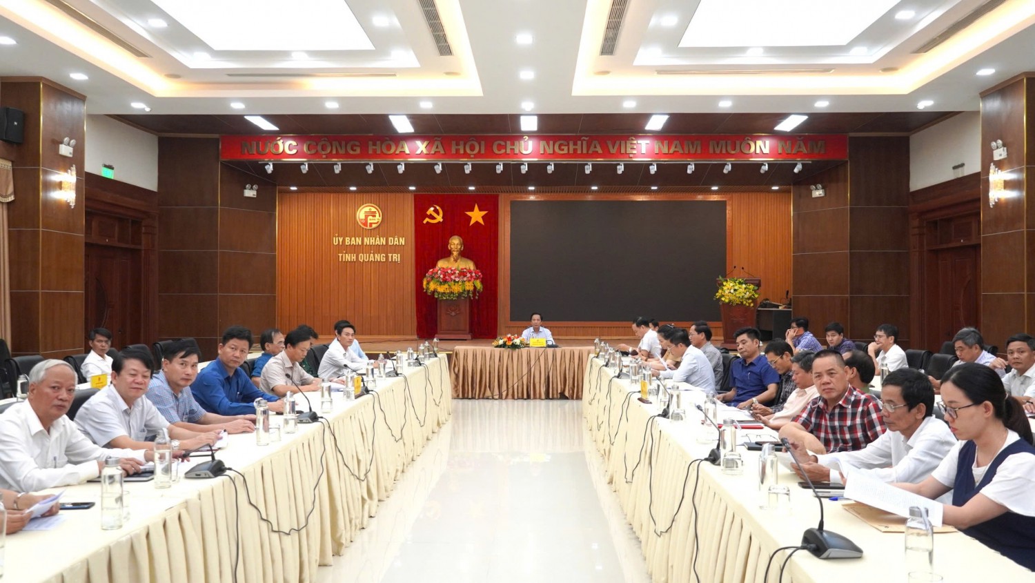Chủ trì điểm cầu tại Quảng Trị có Phó Chủ tịch UBND tỉnh Hoàng Nam