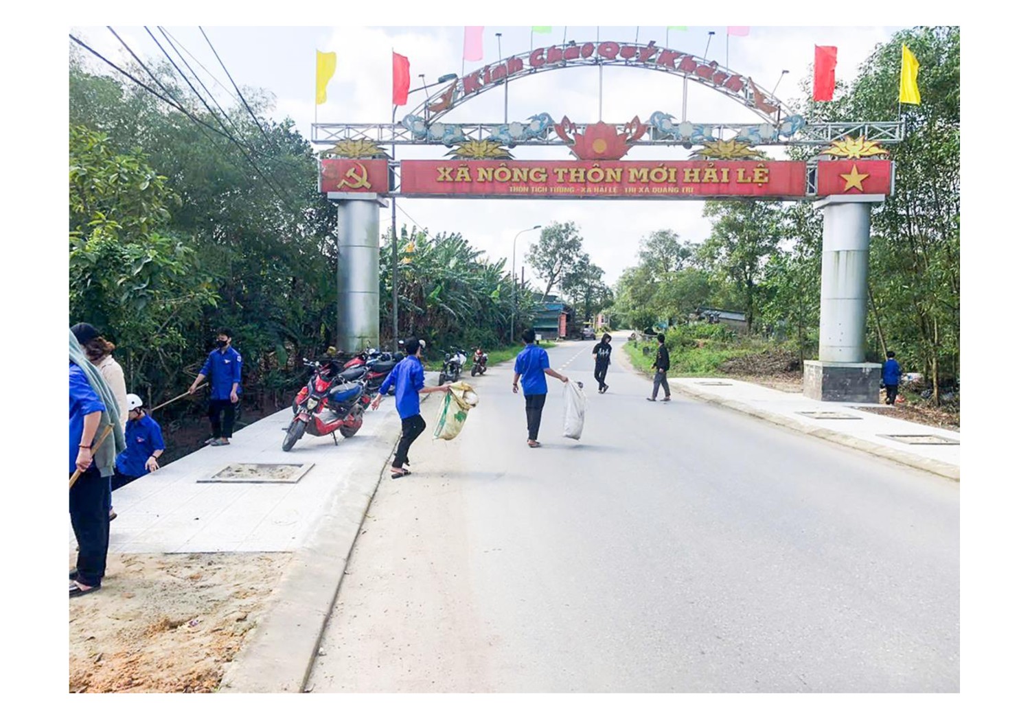 Cán bộ và Nhân dân xã Hải Lệ chú trọng chỉnh trang làm sạch đẹp đường làng, ngõ xóm