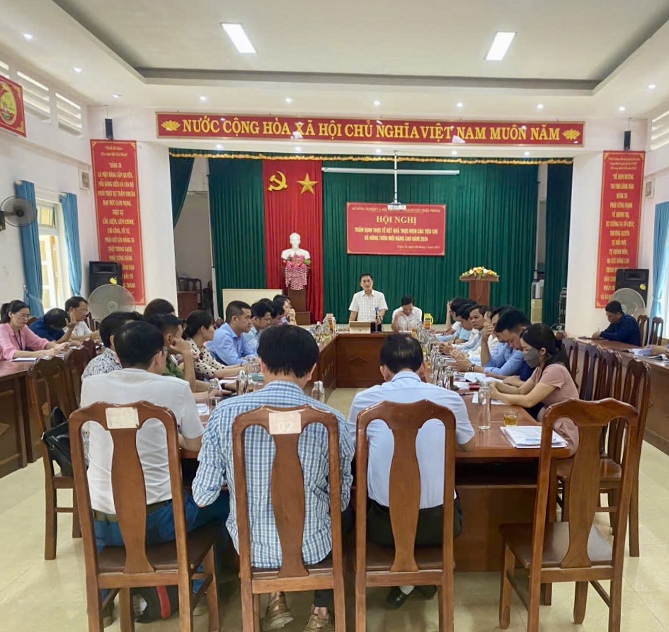Tổ thẩm định thực tế làm việc tại xã Triệu Ái, huyện Triệu Phong