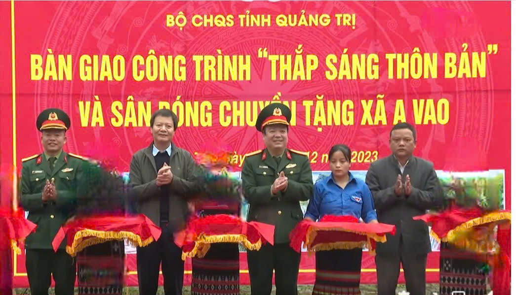 lực lượng vũ trang tỉnh hỗ trợ làm đường giao thông nông thôn