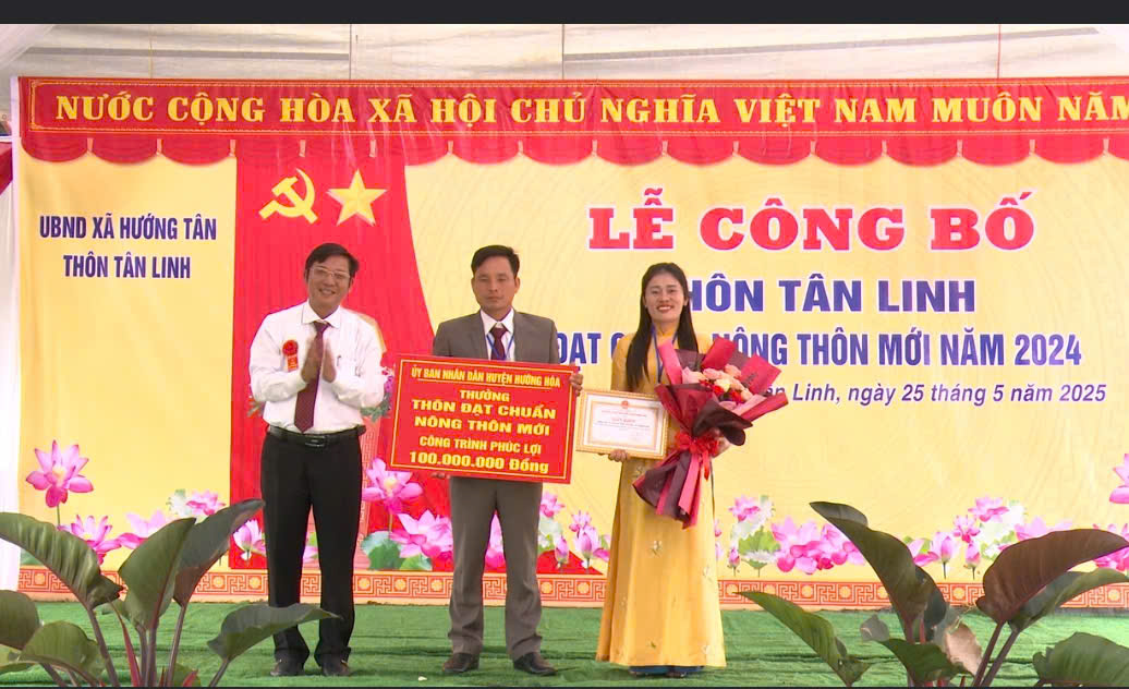Lễ công bố thôn Tân Linh, xã Hướng Tân, huyện Hướng Hoá đạt chuẩn nông thôn mới