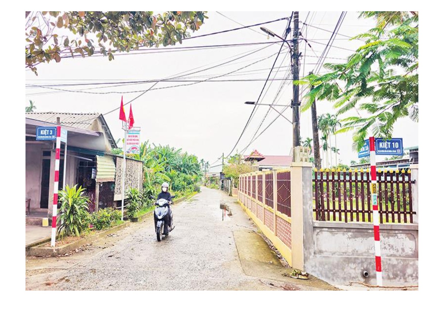 Đường làng, ngõ xóm ở thôn Quảng Lượng, xã Triệu Đại phong quang, sạch đẹp, được đánh số thứ tự rõ ràng
